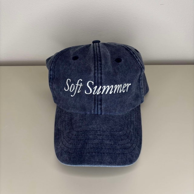 Caps: Myk Sommer