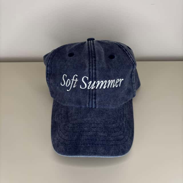 Caps: Myk Sommer
